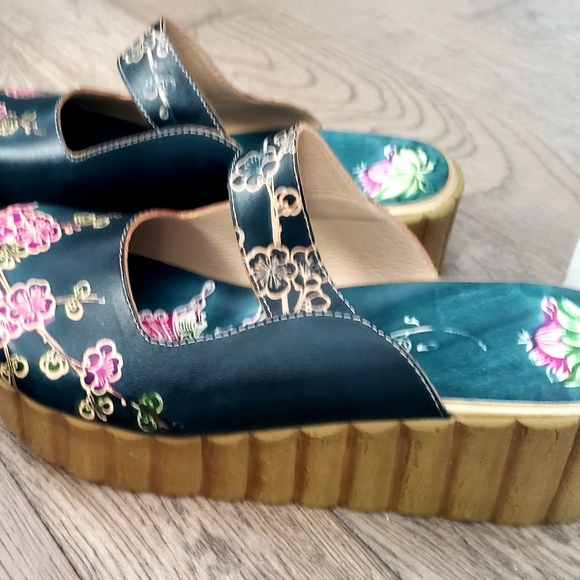 Shoes - Picture 2 of 3